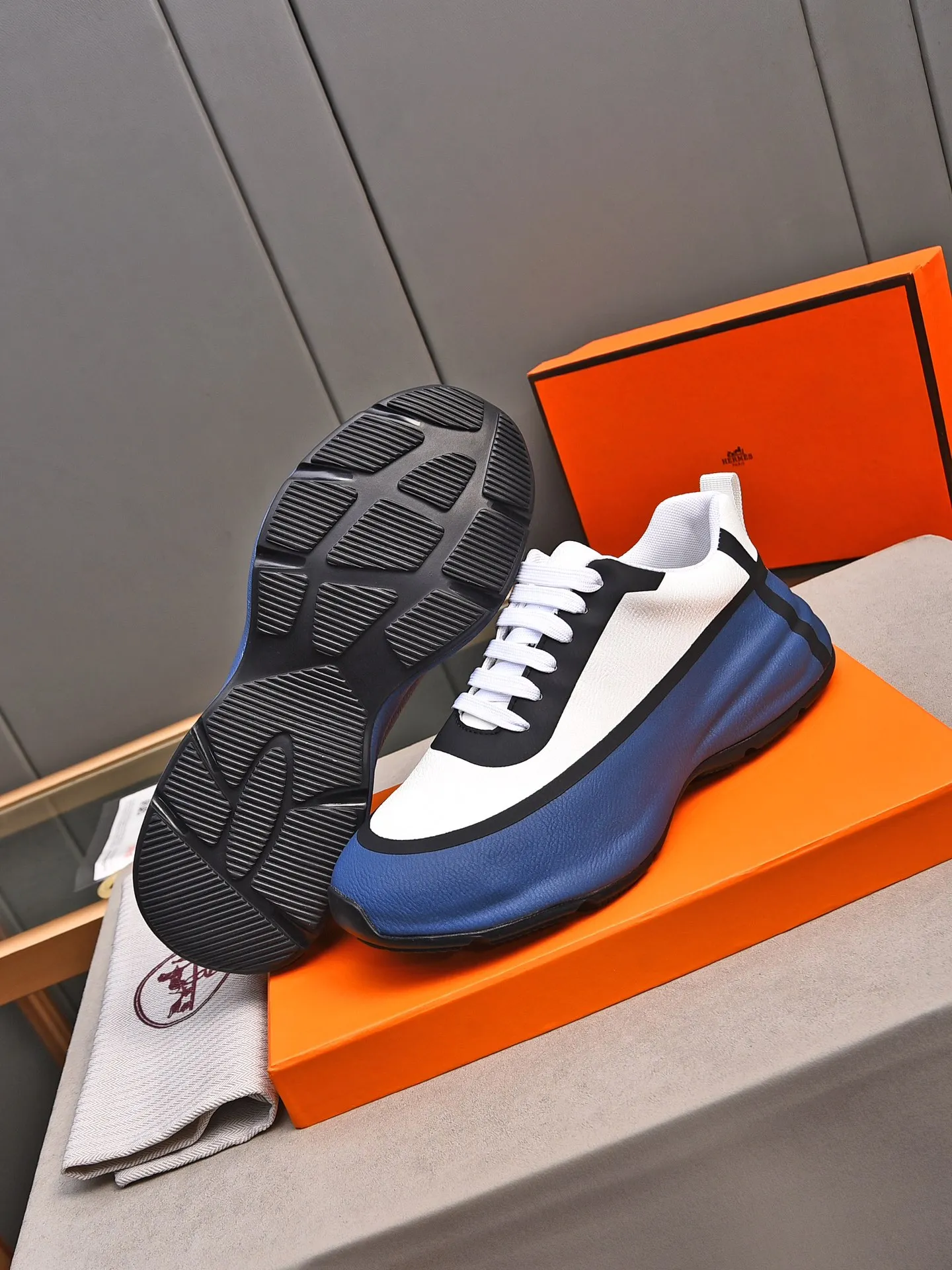 Men's shoes 💰560 [Hermes] New sports shoes Hermès are the most comfortable shoes, no one else⃣️, very light on the feet and very good-looking, you will not feel tired when you go shopping and running around 👍 Very light and comfortable, extremely light, suitable for both sports and leisure, and feel great when stepping on them! It’s up to you to choose, there’s always what you want~ ✔️Material: imported first-layer cowhide ✔️Inner lining: breathable mesh ✔️Outsole: genuine leather bottom ✔️Size: Men’s 38-44 (45 custom-made)